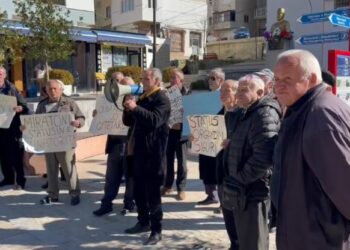 Minatorët protestojnë në Bulqizë, kërkojnë statusin, paga më të larta e kushte më të mira pune
