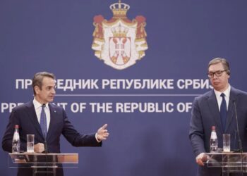 “Qëndrimi për Kosovën nuk ndryshon”, Mitsotakis vizitë në Serbi, takohet me Vuçiç