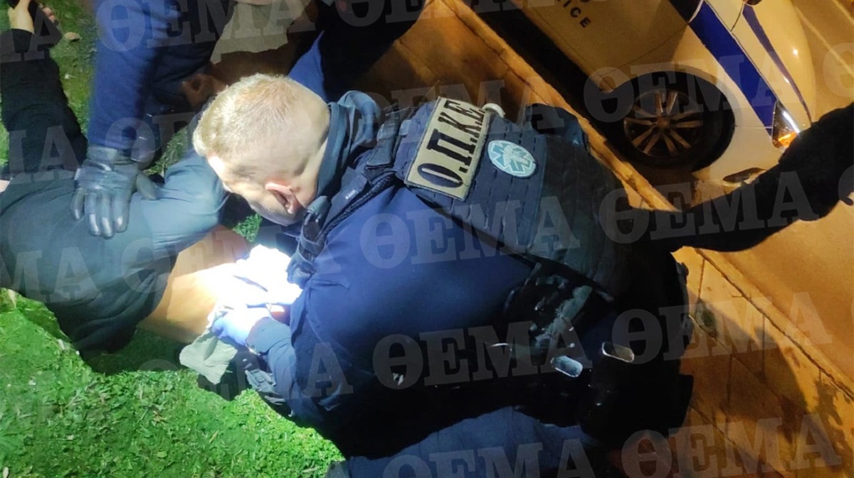 FOTO / U qëllua me 3 plumba në Athinë, momenti kur policët i vijnë në ndihmë shqiptarit