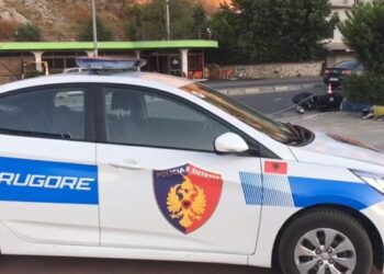 E rëndë në Pogradec, 39 vjeçari kërcënon me thikë një 17-vjeçare