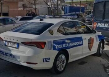 Pjesë e një grupi kriminal/ Policia e SPAK aksion në Vlorë, arrestohet 35-vjeçari me tre emra, shpallen në kërkim dy të tjerë