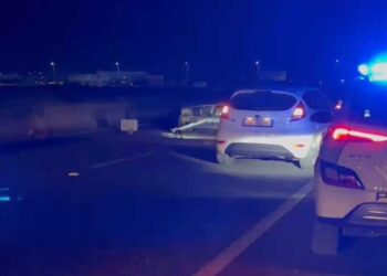 VIDEO/ E çon makinën për riparim në servis, mekaniku e merr për xhiro dhe merr peng pronarin