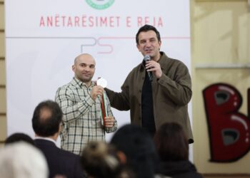 Erkand Qerimaj i bashkohet PS: “Tirana është bërë një qytet europian falë Edi Ramës dhe Erion Veliajt. E ardhmja e vendit është në duar të sigurta