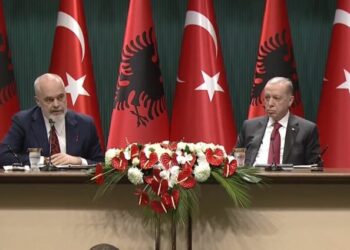 Erdogan: Vendosëm bast dhe unë e mbajta fjalën për ndërtimin e spitalit të Fierit. Batuta e Ramës: Në Turqi janë të ndaluara me ligj…!