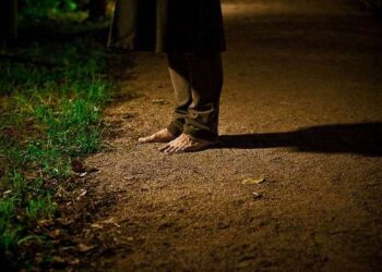 “Isha somnambul”/ Tentoi të mbyste gruan gjatë natës, shpallet i pafajshëm burri