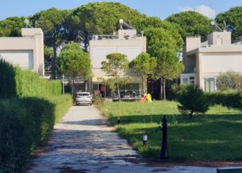 Pronat e mafies dhe pronat e bosëve të politikës