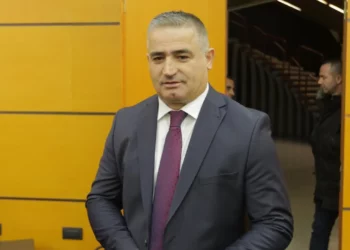 Jep dorëheqjen Komandanti i Përgjithshëm i Gardës së Republikës, Balla e firmos