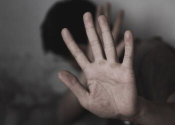 Burri denoncon në polici gruan: Më dhunon vazhdimisht, jam nën presion…