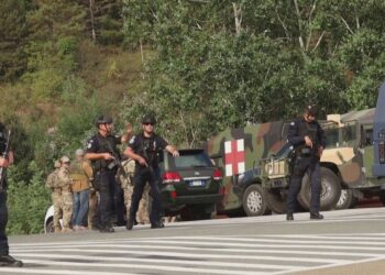 “Ushtria serbe largohet nga kufiri i Kosovës”, KFOR: Jemi të gatshëm dhe të pajisur për të vepruar