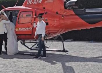 VIDEO/ Ditë e veçantë për çiftin nga Fieri, nusja vjen me helikopter! Reagimi i të ftuarve në dasmë