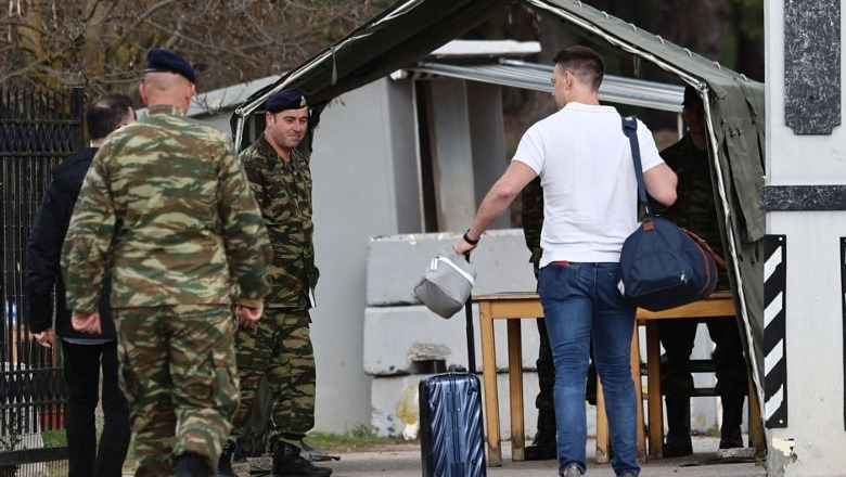 Kreu i opozitës në Greqi heq dorë për 2 javë nga politika për të shkuar ushtar