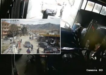 EMRAT / Rrahën me shkopinj bejsbolli të riun në Korçë, dorëzohen në polici autorët