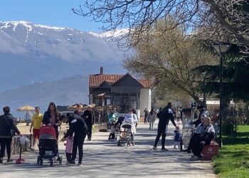 Pogradeci mbushet me turistë! Pushuesit: Të ofron gjithçka me çmime të lira