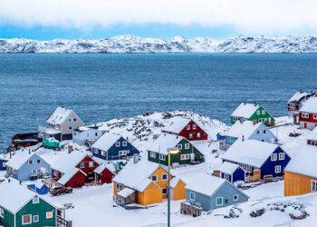 Pse Dubai po importon akull nga Groenlanda? Arsyeja do ju lë pa fjalë