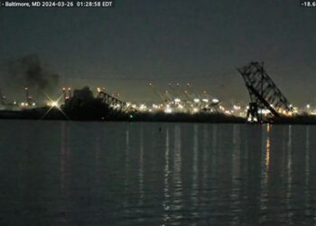 Shembja e urës në Baltimore/ Guvernatori shpall gjendjen e jashtëzakonshme, ekipet e shpëtimit kërkojnë njerëzit në ujë