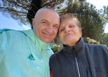 Meta publikon foton krah nënës: Gëzuar 8-Marsin grave dhe vajzave shqiptare