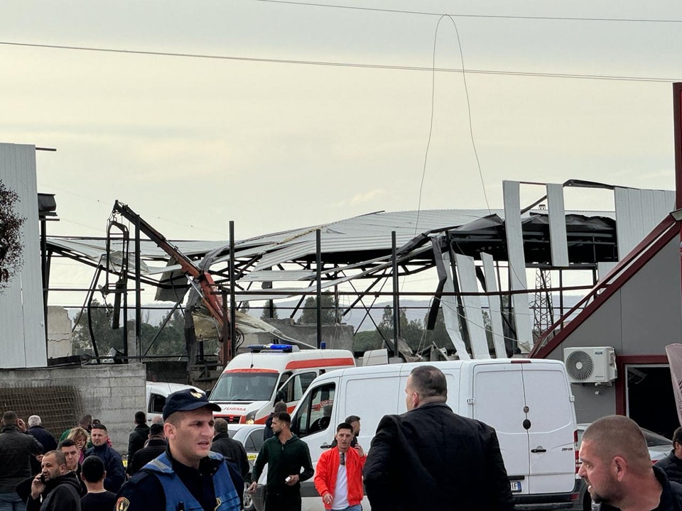 Shpërthimi në Lushnjë/ Rëndohet bilanci, një i vdekur dhe 4 persona të plagosur