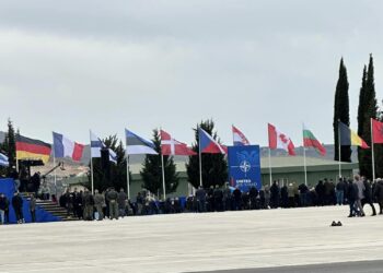 Revoltohet deputeti i opozitës: Na ftuan për hapjen e bazës së Kuçovës por nuk kishim karrige