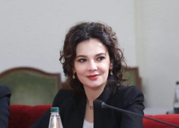 Ministrja Spiropali festoi 41-vjetorin e lindjes, ja surpriza që i bënë kolegët