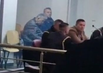 Para GJKKO-së me kokën ulur, seanca për Jorgo Goron ndërpritet me kërkesë të avokatit