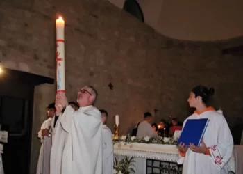 Italianët preferuan të mos kthehen në atdhe, festuan Pashkët në Durrës