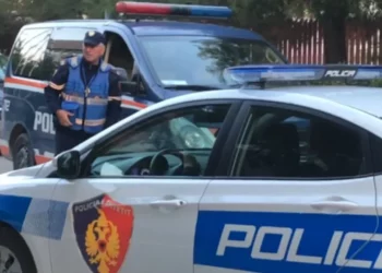 Sarandë/Pranga 38-vjeçarit që ushtroi dhunë ndaj babait dhe kundërshtoi policinë