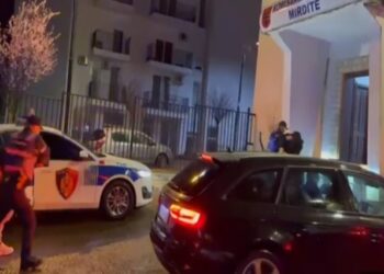 Morën peng 19-vjeçarin në garazhin e një pallati, lihen në burg dy të rinjtë në Lezhë