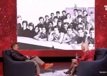 FOTO/ Pamjet e rralla të Edi Ramës në fillore, moderatorja tregon detajin e panjohur: Ishim në klasë 8 vite, ishte…