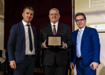 Humbja e thellë ndaj Kilit, Armando Duka shfaqet si ‘turist i lumtur’ në Parma