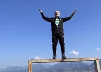 VIDEO / Ilir Meta feston 55-vjetorin majë hekurave të një reklame: Aventura dhe relaks…