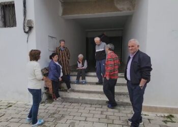 Banorëve u presin ujin dhe dritat, pallati në Durrës vlerësohet i pabanueshëm 4 vite pas tërmetit