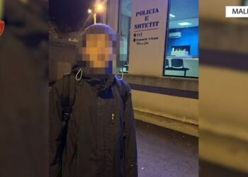 U bllokua gjatë eksplorimit në Dajt, shpëtohet pas 5 orë kërkimesh i riu italian