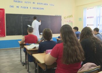 Rrogat e mjekëve, infermierëve dhe mësuesve do rriten nga 1 korriku, kush përfiton më shumë