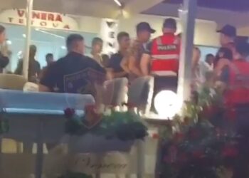 Qëllohen me thikë dy vëllezër në Durrës, autori një 37-vjeçar, policia i vihet pas