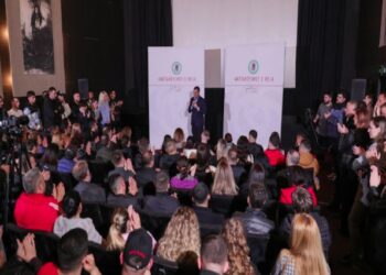 200 të rinj i bashkohen PS, Veliaj: Kundërshtarët politikë janë reduktuar në një dritare