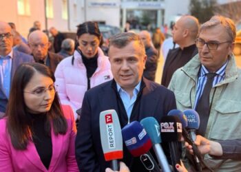 Shpërthimi në Lushnje/ Balla: Në eskavator ka qenë edhe djali i viktimës i cili është nisur drejt Traumës. Deputeti ka marrë një plagë dhe…