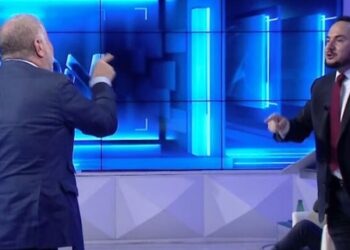 VIDEO / Kaos në studio, Haxhiu dhe Salianji çohen në këmbë. Moderatori vë letrën në ballë