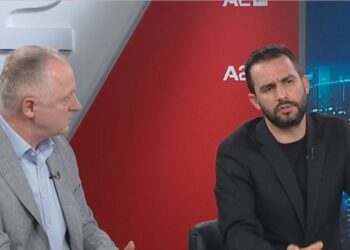 Plas sherri LIVE në emision! Dervishi: Do çohem nga studio, ule zërin; Lapaj: Po e the, bëje…