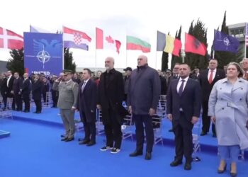 VIDEO! Hapet baza e Kuçovës! Të pranishëm krerët e shtetit, gjeneralë të NATO-s dhe veteranët e aviacionit