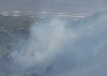 Rikthehet pluhuri afrikan, një re e madhe tymi mbulon qytetin e Bulqizës