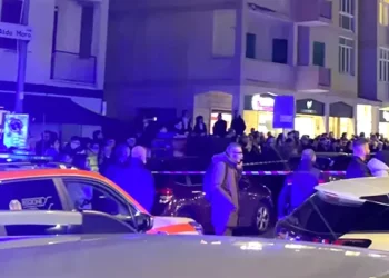 VIDEO/Përplasja mes bandave shqiptare në Itali, dalin pamjet e atentatit ndaj 27-vjeçarit