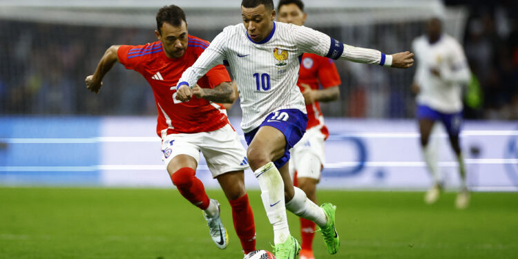 Soccer Football - International Friendly - France v Chile - Stade Velodrome, Marseille, France - March 26, 2024 France's Kylian Mbappe in action with Chile's Gabriel Suazo REUTERS/Sarah Meyssonnier