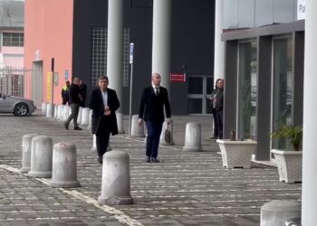 Rama mbledh qeverinë e kryebashkiakët në Shkodër, takimit i bashkohen 4 të zgjedhurit e opozitës