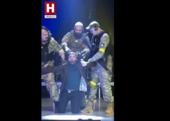 VIDEO/ Pamjet të rënda nga sulmi në Moskë/Burrë e grua merren peng e më pas ekzekutohen nga terroristët