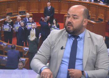 Akuzat e anëtarit të kryesisë së PD: Ditën kur u votua buxheti i shtetit për 4 minuta, deputetët e Bardhit fitonin tenderë me qeverinë Rama