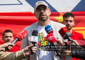 “Kam qenë hamall në Greqi”/ Olsi Rama rrëfen emigrimin e “Partizanin’: Marrëdhënia me vëllain dhe jeta në SHBA