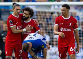 Liverpool kryeson Premier League, triumf me përmbysje ndaj Brighton