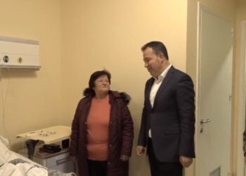 VIDEO/ Peleshi viziton në QSUT djalin e major Adelina Qasollit, me mision në Sudan