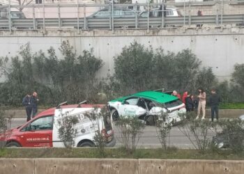 Aksident pranë rrethrrotullimit të Selitës, taksia përplaset me dy makina të tjera. Policia në vendngjarje