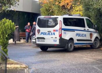 Atentat në Lezhë, qëllohet brenda makinës një person